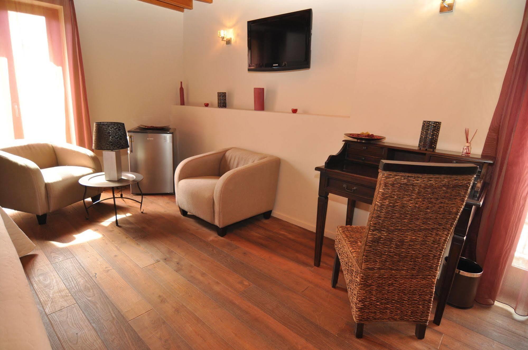 Hostal De Cabrit Сан Матеу Екстериор снимка